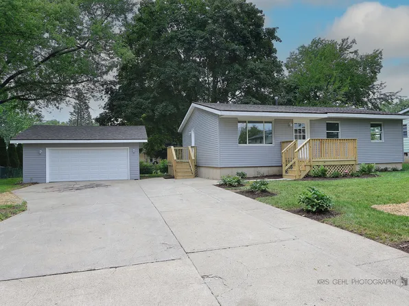 111 Peachtree Ln, Woodstock, IL 60098