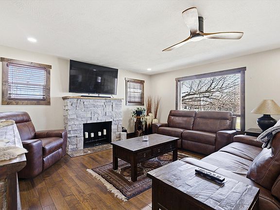 3rd image of 2015 S Farm Road 107