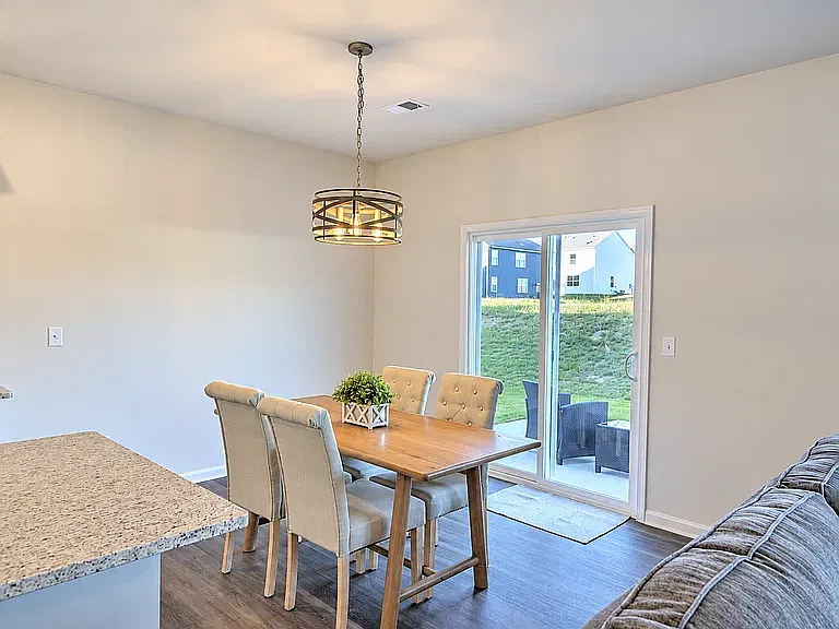 576 Summercrest Ave — Photo 3