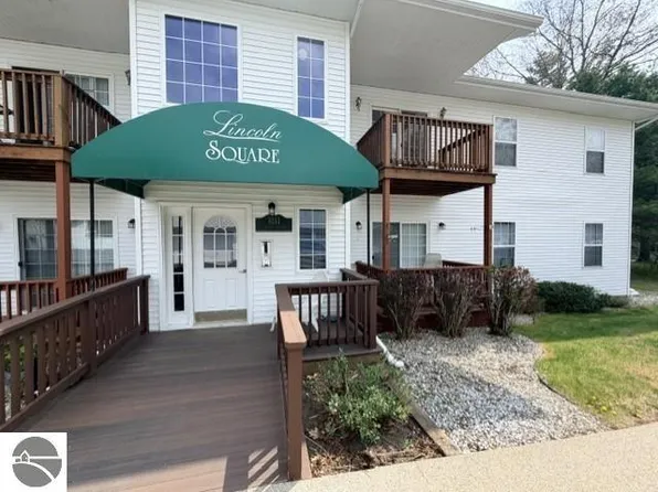 1011 E Lincoln St, East Tawas, MI 48730