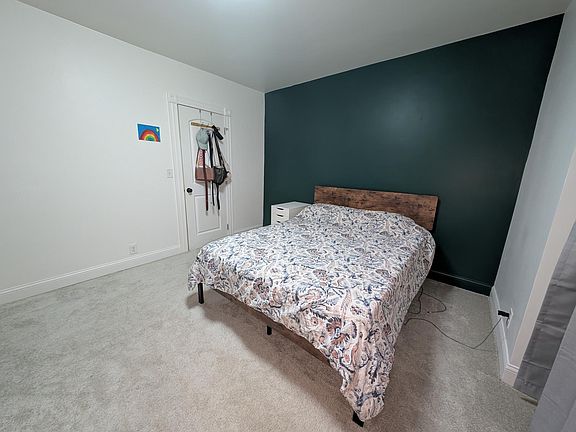 5th image of 915 Rose Ave E