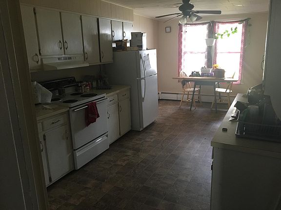 Another view of the kitchen.