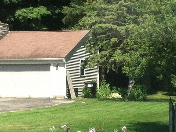 4th image of 550 Woodland Dr