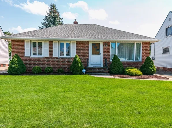 29478 Vinewood Dr, Wickliffe, OH 44092