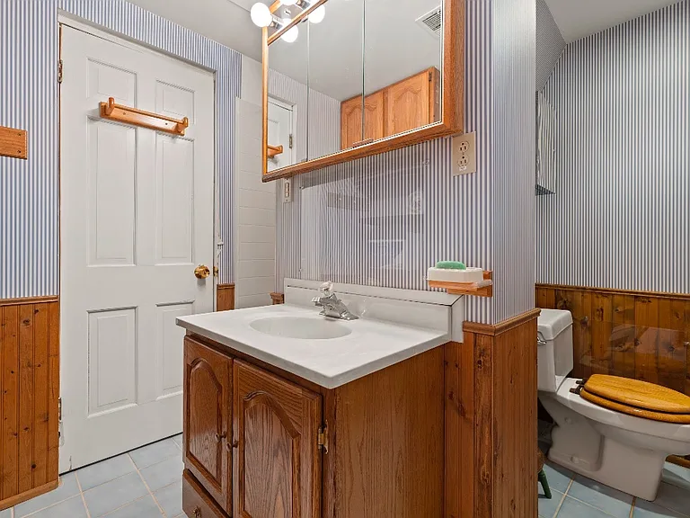 1160 Alfred St — Photo 10