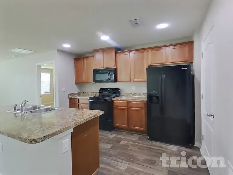 2210 Pebble Point Dr — Photo 5