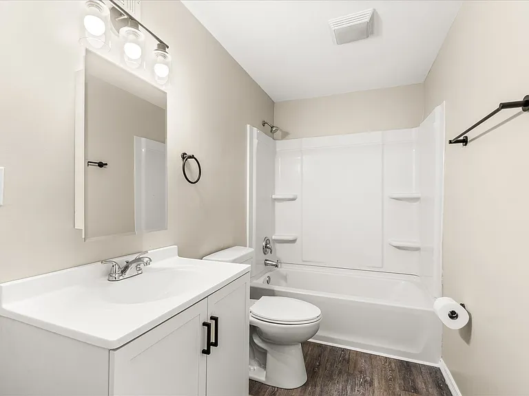 118 W North St #B — Photo 8