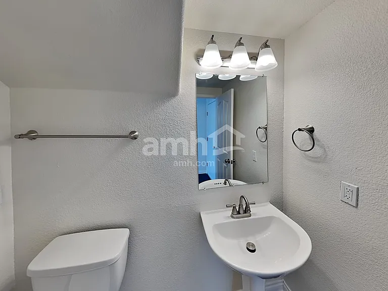 8221 Woodland Prairie Ave — Photo 9