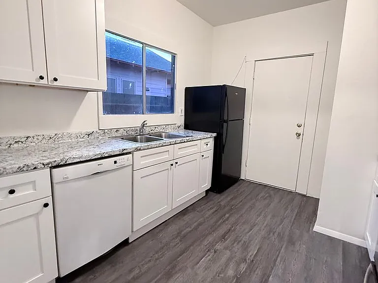 1216 E Pierce St — Photo 7