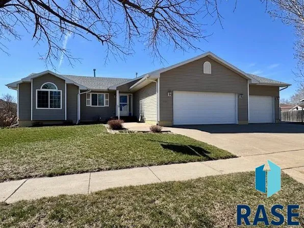 315 S Harrison St, Lennox, SD 57039