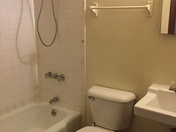 5th image of 6226 W Lawn Ave APT 7