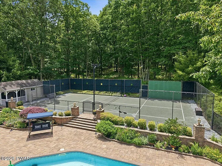 1075 Acacia Dr — Photo 8