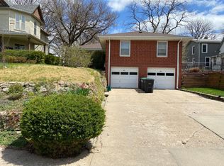 919 S 37th St, Omaha, NE 68105