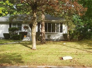 10 Fieldwood Ave, Seekonk, MA 02771