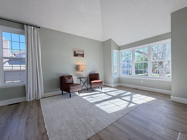 5381 S Dunkirk Way — Photo 3