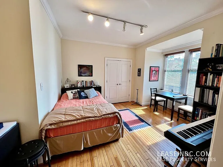 1901 16th St NW #204 — Photo 6