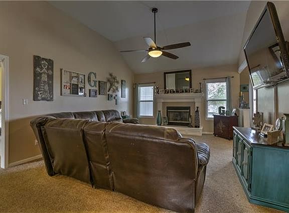 4th image of 726 Ginger Hill Dr