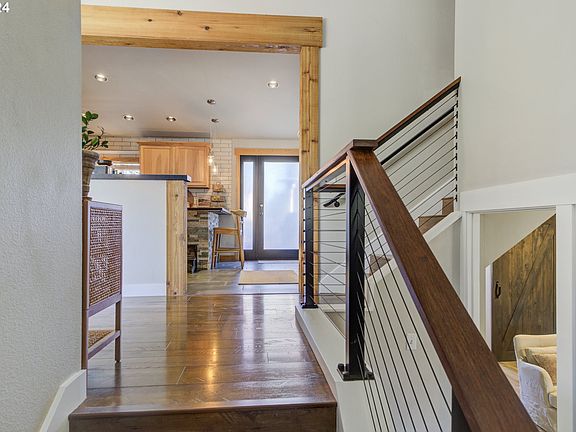 3rd image of 1615 SE 128th Ct