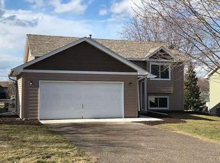 7840 28th St N, Oakdale, MN 55128