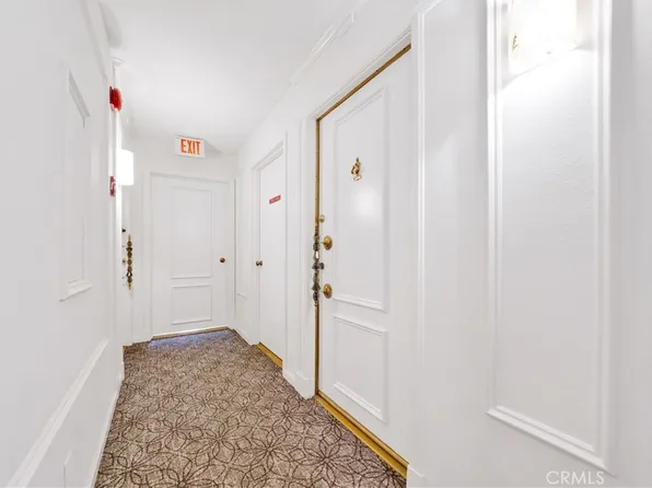 200 McNeil Ln Penthouse 17, Newport Beach, CA 92663