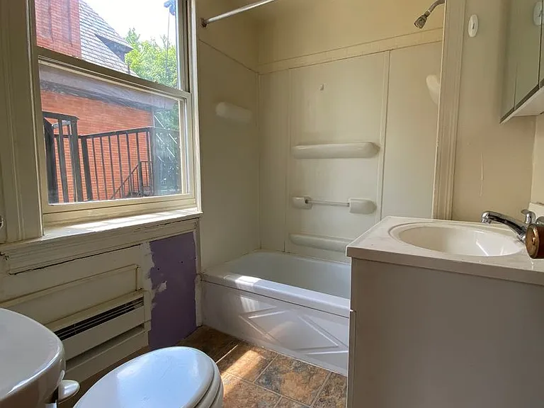 366 S Negley Ave — Photo 42