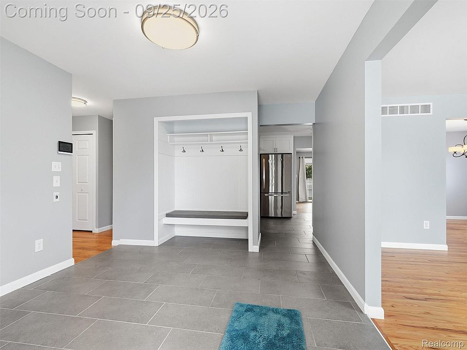 27046 Fairfax St, photo 2
