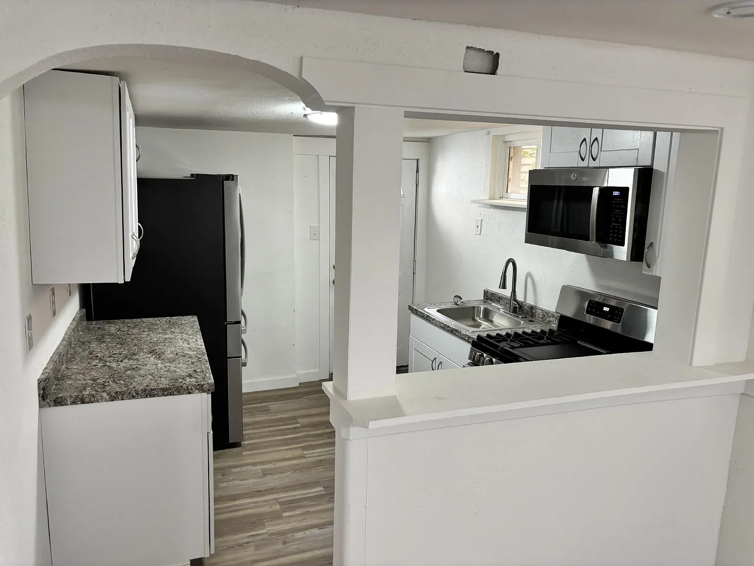 2 bed, 1.0 bath, 750 sqft, $700 — Photo 2