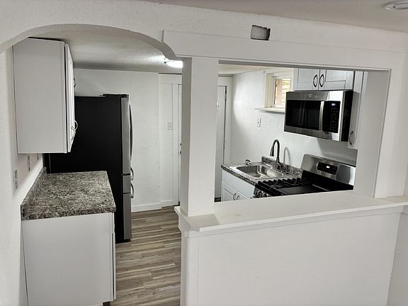 2nd image of 828 6th St