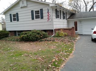 17 Pine Knoll Dr, Rochester, NY 14624