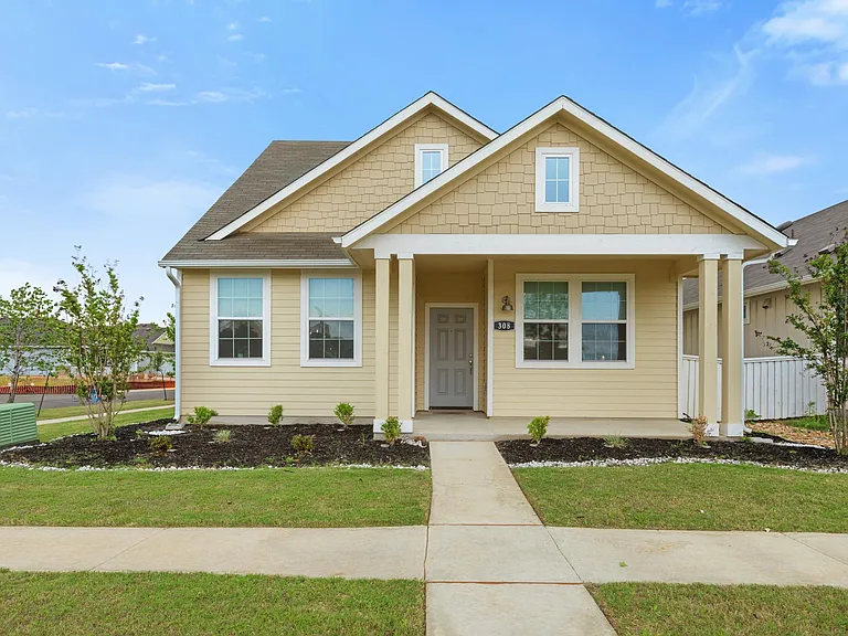 308 Catalina Dr — Photo 2