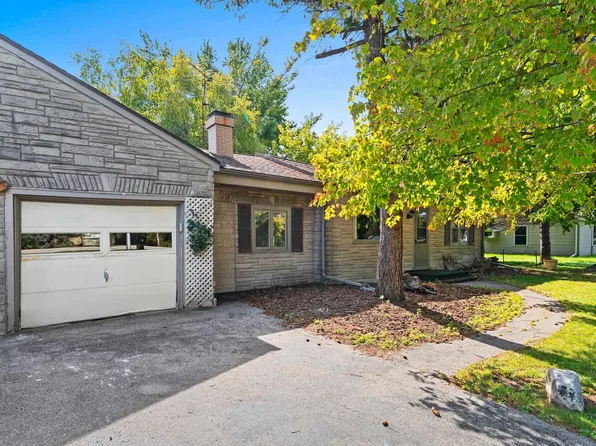 2615 W Highway Dr, Appleton, WI 54914