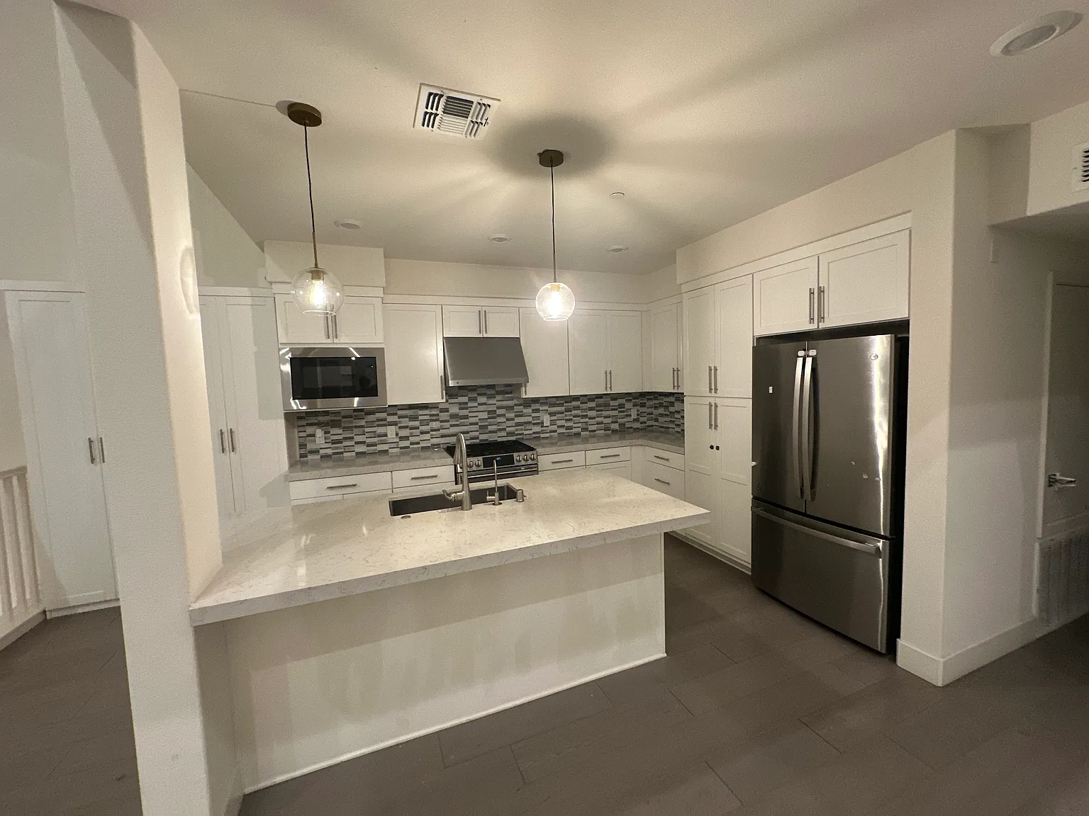 3 bed, 2176 sqft, $5,000 — Photo 3