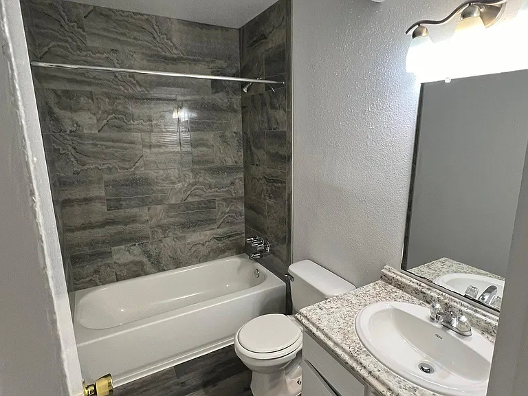 Pinewood Townhomes — Photo 25