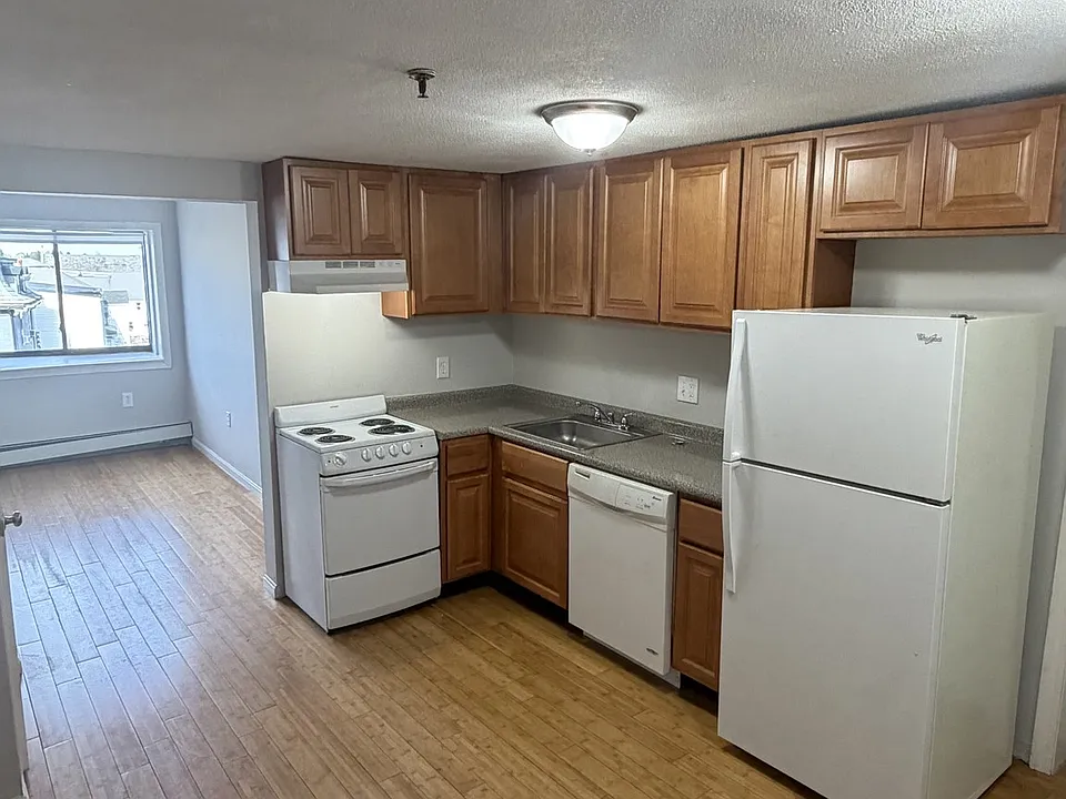 84 Broad St #326