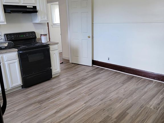 3rd image of 429 Pershing Ave #429