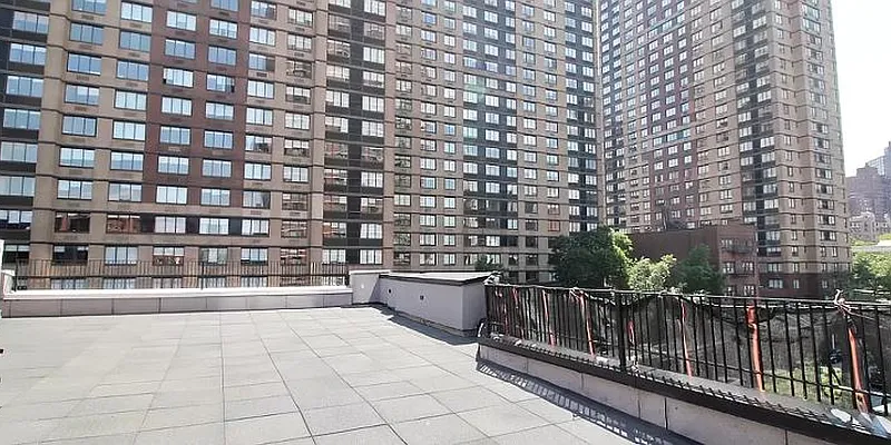 Rented by Loom Capital Group Inc. | media 21