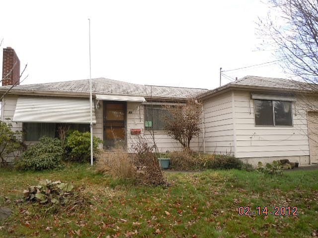 2nd image of 831 S Madison St