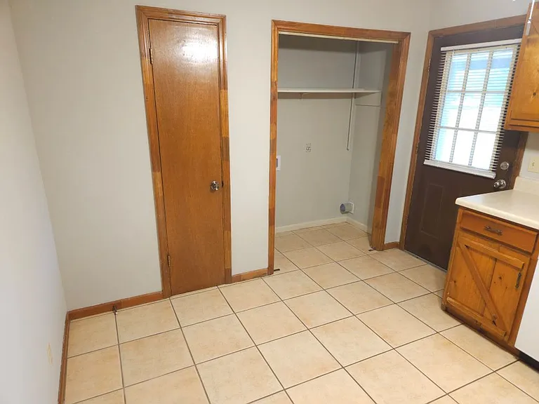 340 Creekwood Ct #B — Photo 5