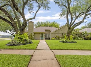 15601 Singapore Ln, Jersey Village, TX 77040