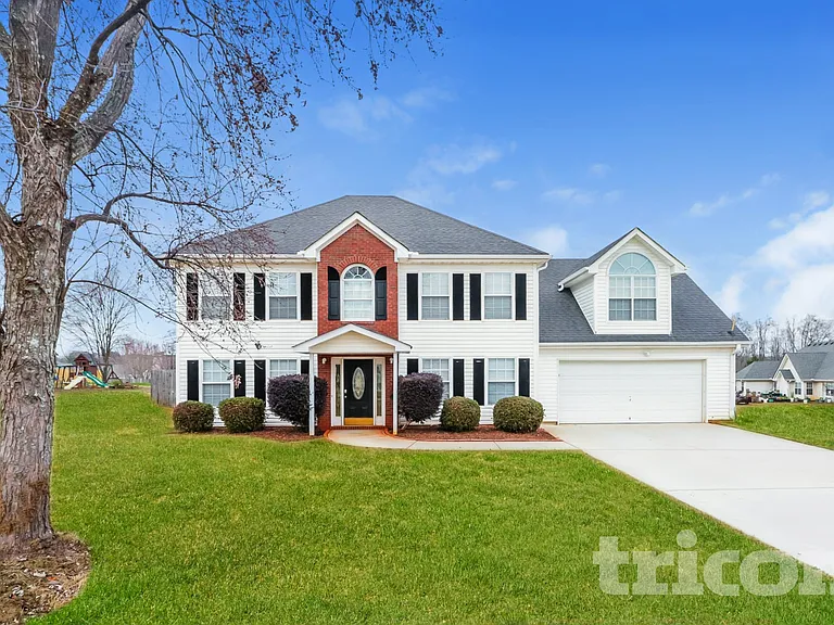 1055 Maria Dr — Photo 1