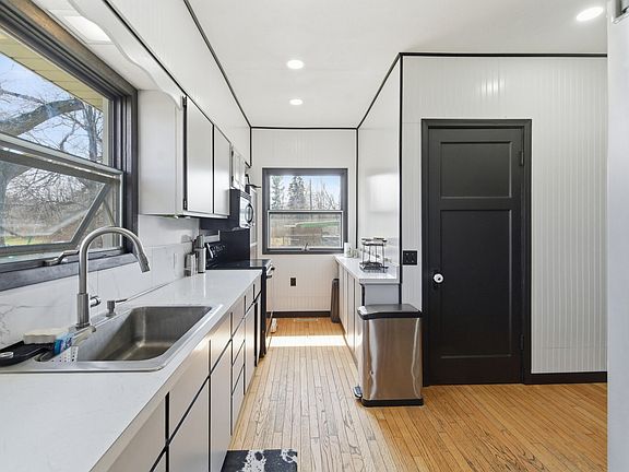 4th image of 3315 Michigan Ave W