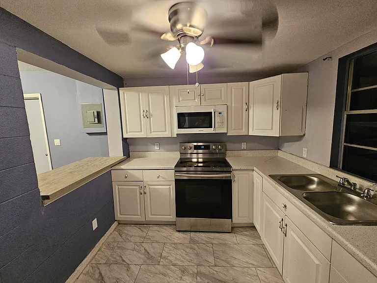 1617B Constantine St — Photo 3
