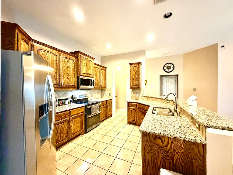 2102 Central Park Dr — Photo 8