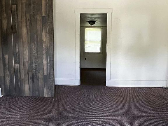 5th image of 115 E Walnut St