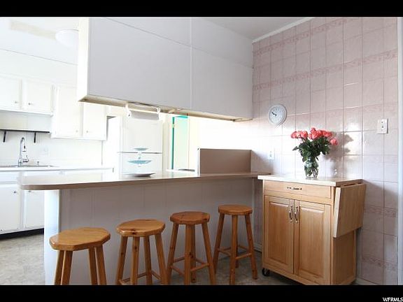 5th image of 1298 N Victoria Way