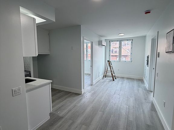 3rd image of 1641 Undercliff Ave #5D