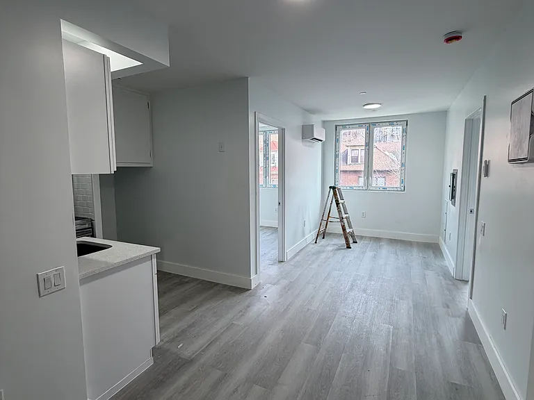 1641 Undercliff Ave #5D — Photo 3