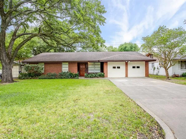 8939 Altamont Dr, Houston, TX 77074
