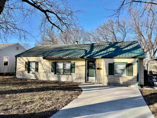 617 Arthur St, Clay Center, KS 67432