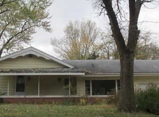 29 Norwood Dr, Decatur, IL 62521